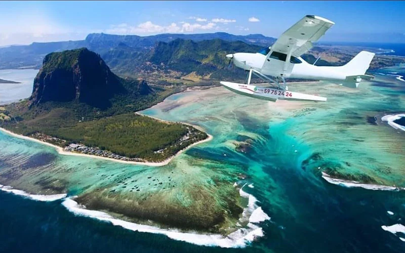 activity-underwater-waterfall-by-seaplane1